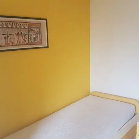 Appartement Girasole - Beachfront With Private Garden & Direct Access *