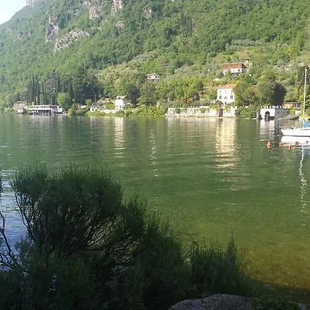 Lägenhet Girasole - Beachfront With Private Garden & Direct Access *